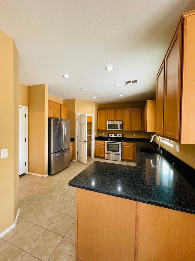 Building Photo - 4312 W Hasan Dr