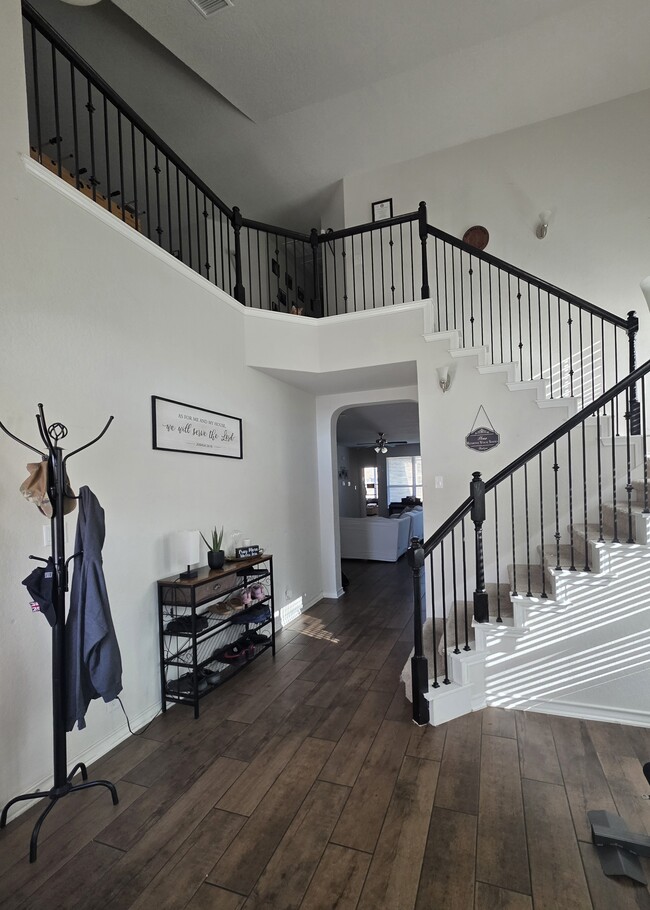 Foto del edificio - 13811 Newman Stage