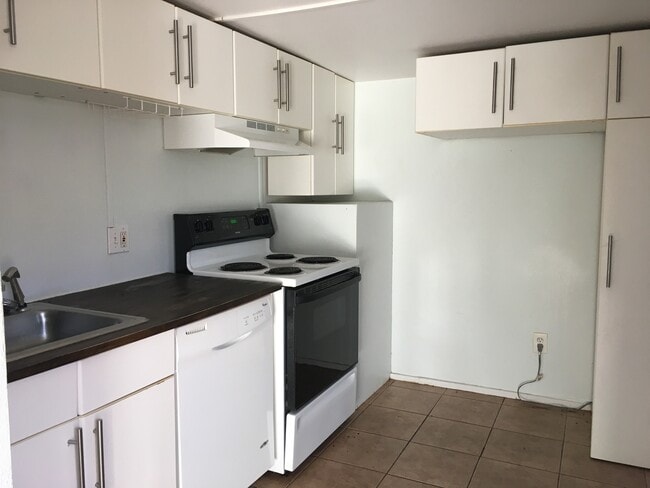 Building Photo - 1036 E 43rd St