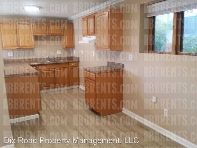 Building Photo - 3 br, 1 bath House - 2915 Campus Drive,
