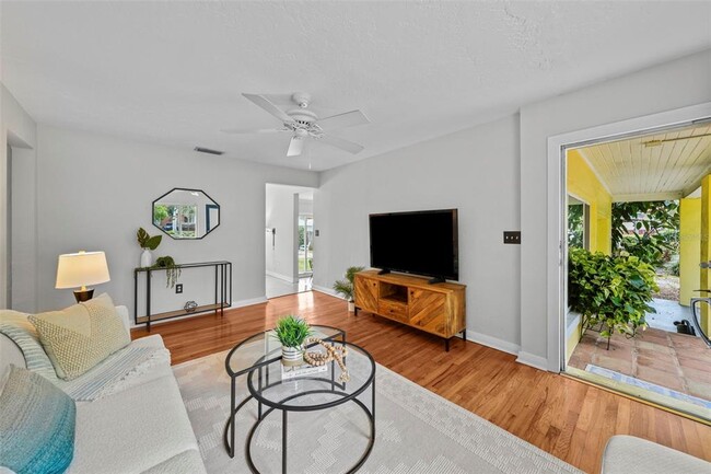 Foto del edificio - 3409 W El Prado Blvd