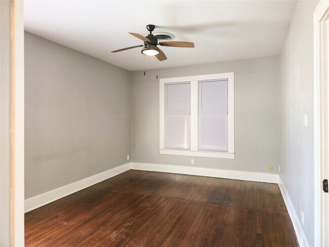 Foto del edificio - 4302 Avenue Q