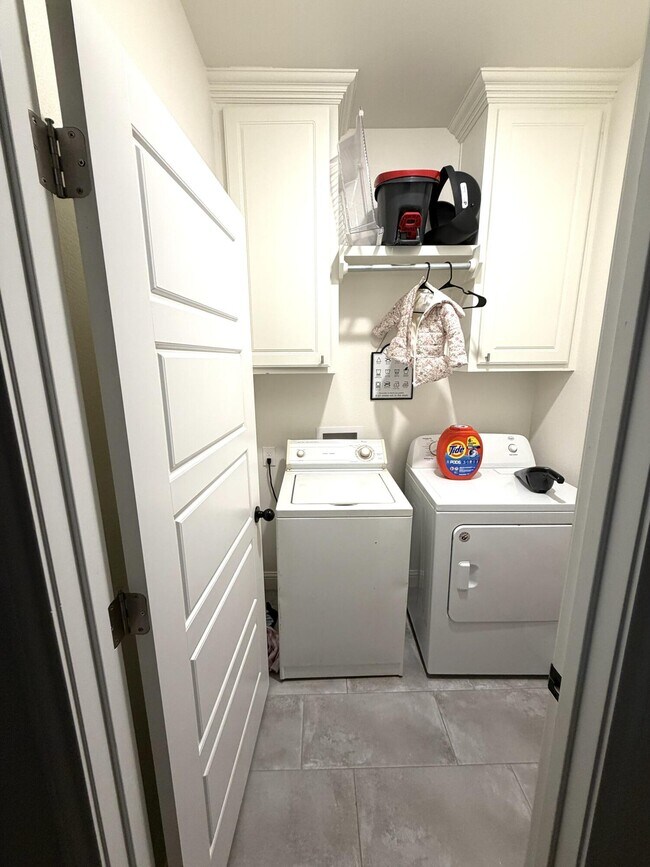 Foto del edificio - 1018 N Genoa Ave