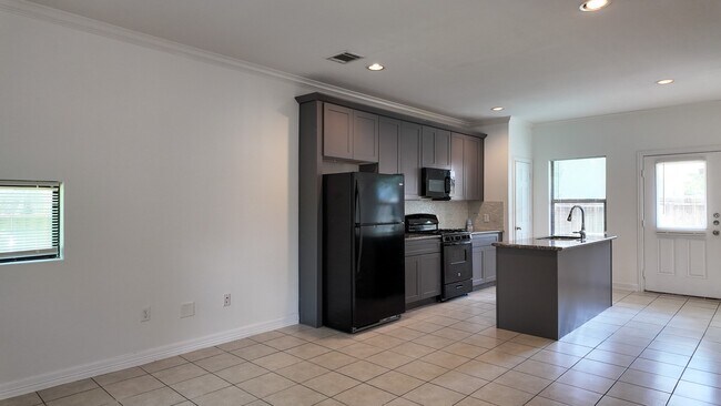 Building Photo - 8710 Knox St