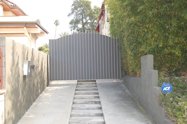 Foto del edificio - 268 S Wilton Pl