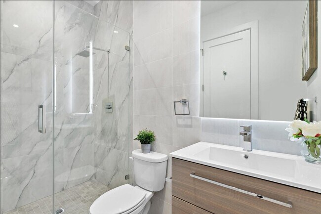 Foto del edificio - 6025 BLVD E