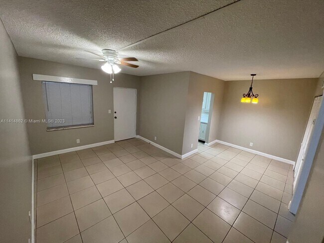 Foto del edificio - 1407 NE 56th St