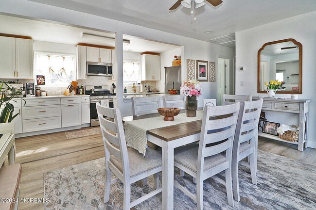 Building Photo - 2133 Cottonwood Dr