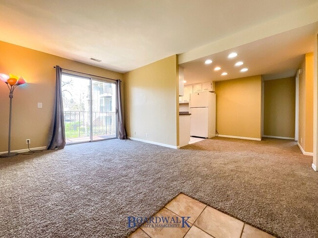 Building Photo - Beautiful 2 bed 2 bath Condo