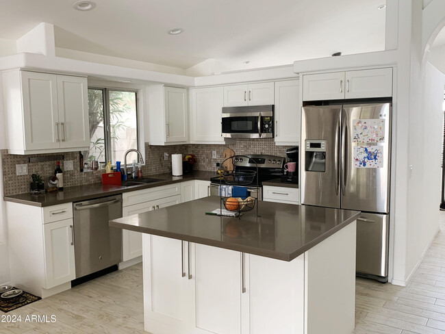 Foto del edificio - 4811 W Harrison St