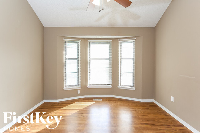 Building Photo - 1617 SE Brome Cir