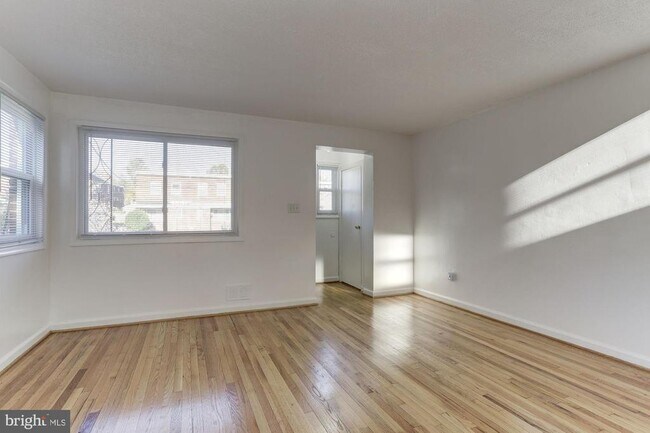 Foto del edificio - 635 Nicholson St NE