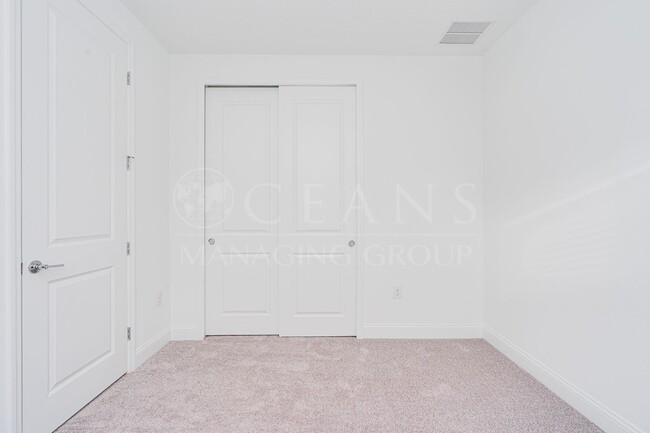 Building Photo - NEWER 4 Bedroom 3 Bath Home in Halifax Pla...
