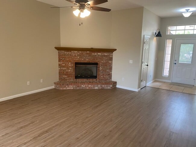 Building Photo - Super Clean Home in Stonebrook at Coffee Creek