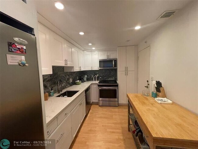 Building Photo - 405 N Ocean Blvd