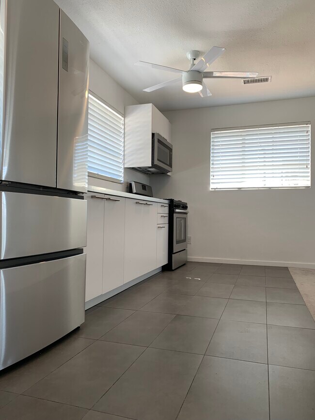 Foto del edificio - 746 W Turney Ave, Apt 8