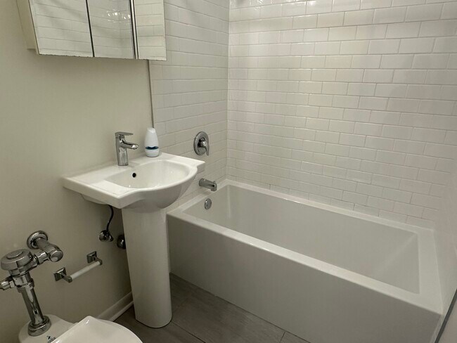 Foto del edificio - 1555 N Dearborn Pkwy