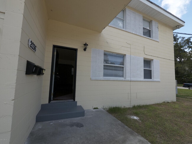 Building Photo - 2036 Inwood Terrace