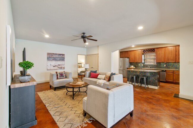 Foto del edificio - * MOVE IN SUMMER 7/19/2027 * 5 Bed 3 Bath ...
