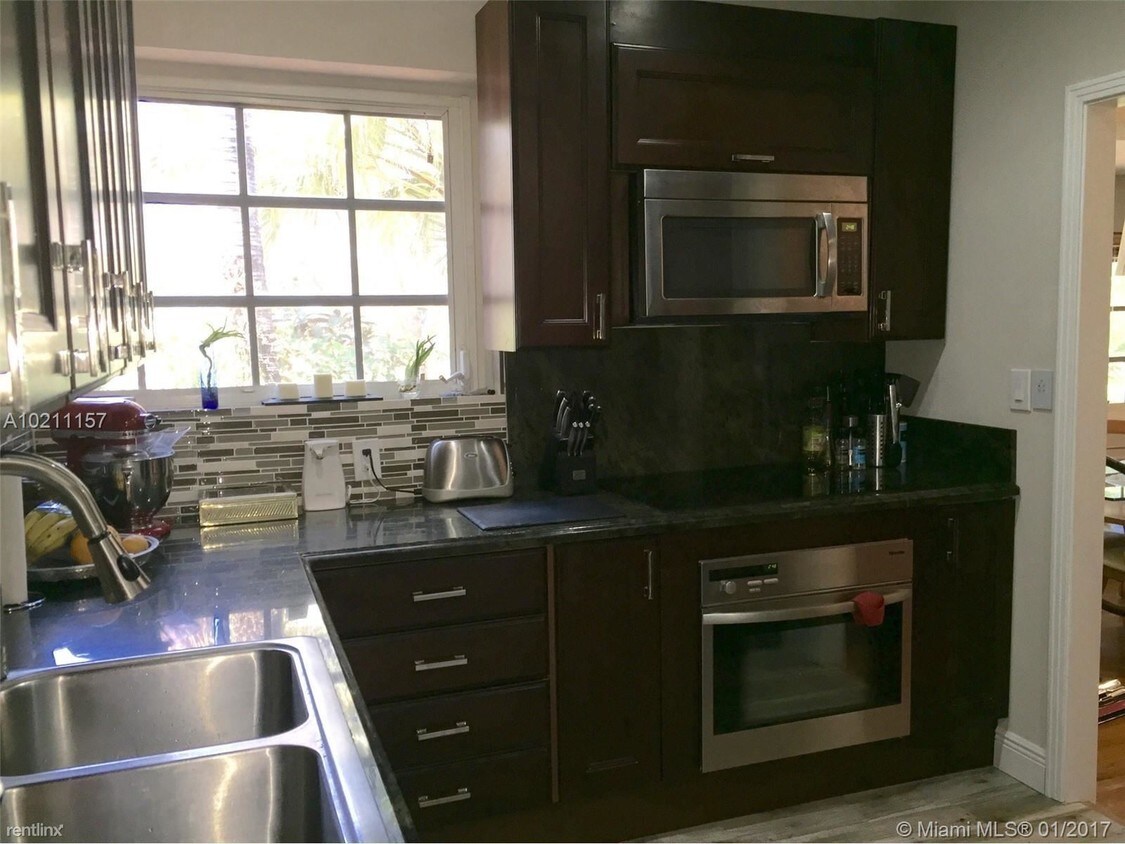 Foto principal - 150 NW 94th St