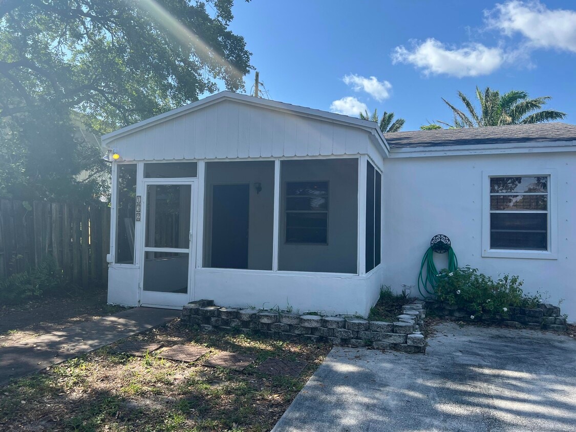 Foto principal - 132 E Central Blvd