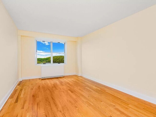 Foto del edificio - 2400 Johnson Ave
