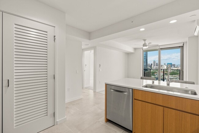 Building Photo - Modern 1BR w/ Lanai Views & EV Parking — S...