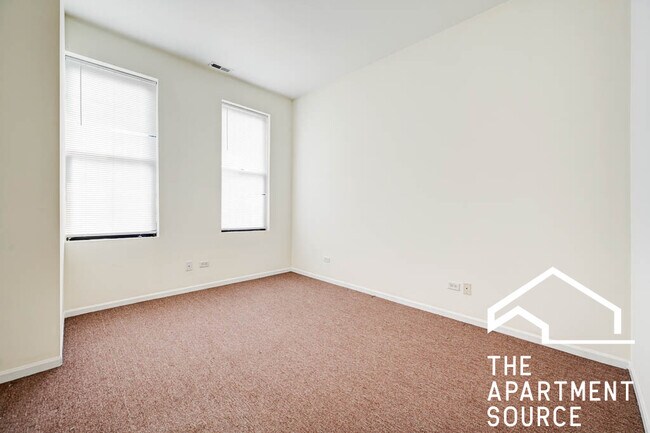 Foto del edificio - 1260 N Greenview Ave