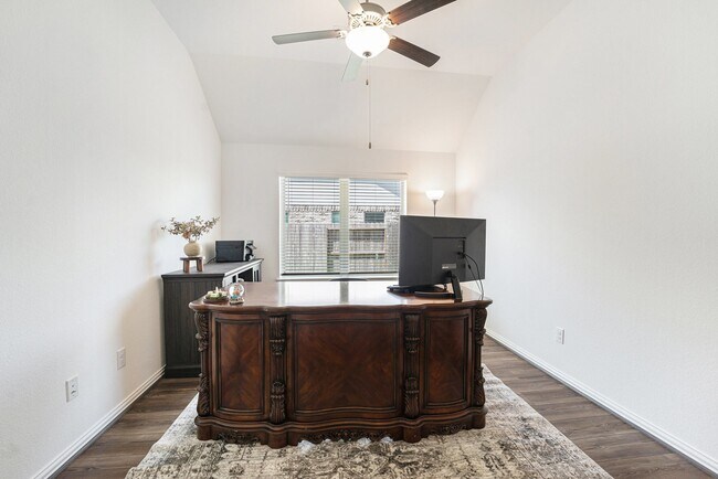 Foto del edificio - 15207 Lakewood Ave