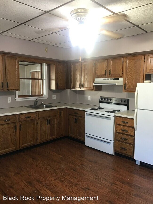 Building Photo - 3 br, 1 bath House - 200 E Holland St