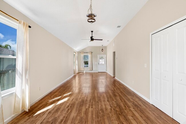 Building Photo - 231 Majorca Rd