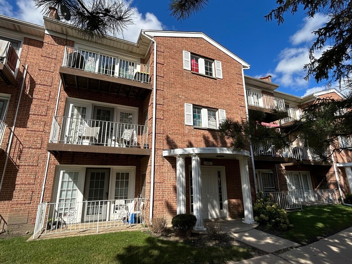 692 Quincy Bridge Ln Unit 302, Glenview, IL 60025 Condo for Rent in