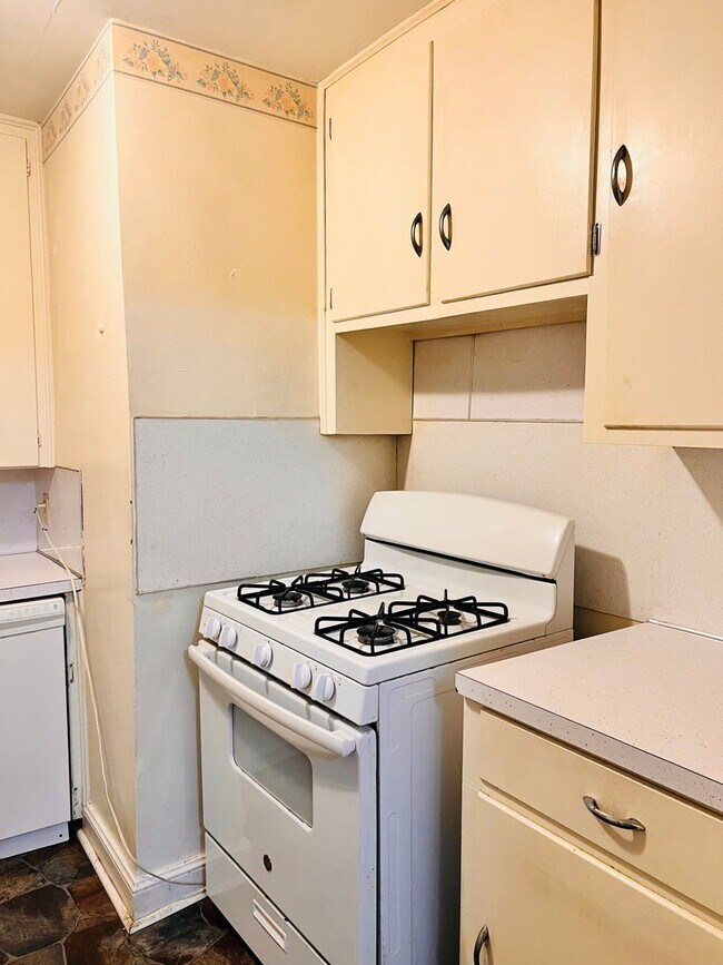Foto del edificio - 2 Bedroom Coming Soon in Forest Acres!