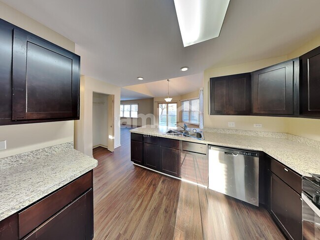 Foto del edificio - 4826 Clover Ct