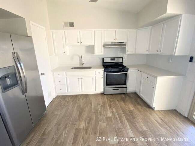 Foto del edificio - 7035 E Wilshire Dr