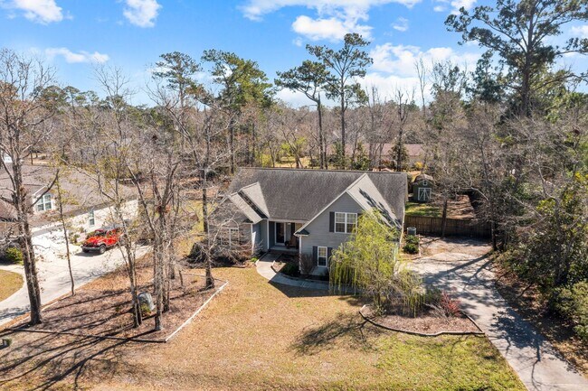 Foto del edificio - 3/2 with FROG Hampstead + huge yard