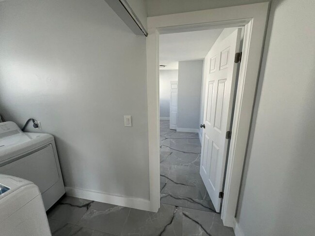 Building Photo - 3300 SW 127th Ave