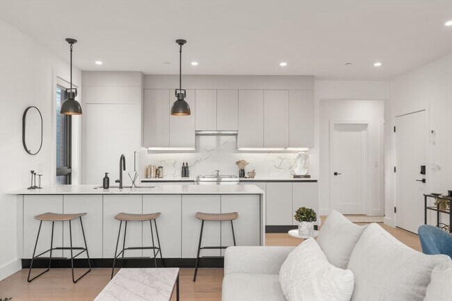 Building Photo - 75 W Broadway