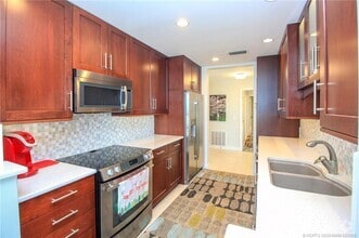 Building Photo - 150 SE Four Winds Dr