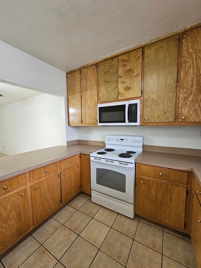Building Photo - 1824 Larette Dr
