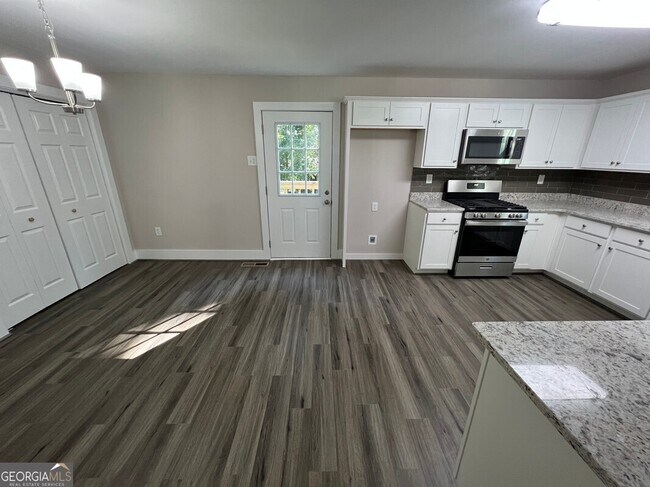 Foto del edificio - 6104 Blair St NE