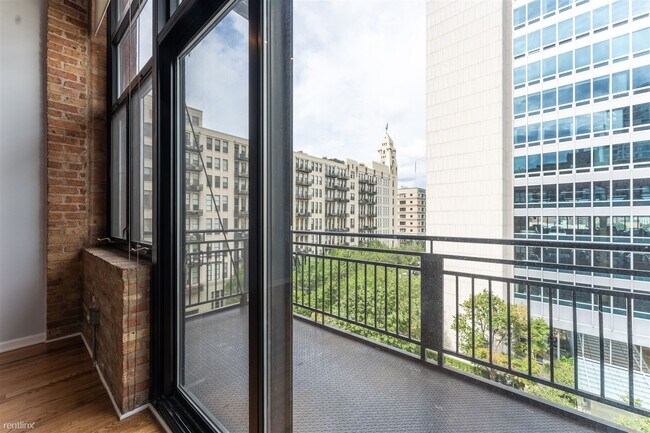 Foto del edificio - 2 br, 2 bath Condo - 521 W Superior St Uni...