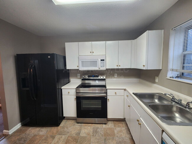 Foto del edificio - 5886 Ravensway Dr