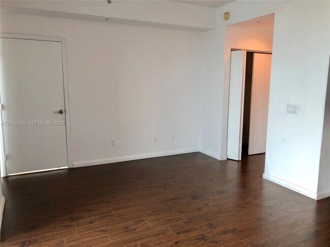 Foto del edificio - 60 SW 13th St