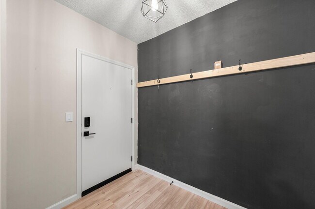 Foto del edificio - 6175 S Mirror Lake Dr