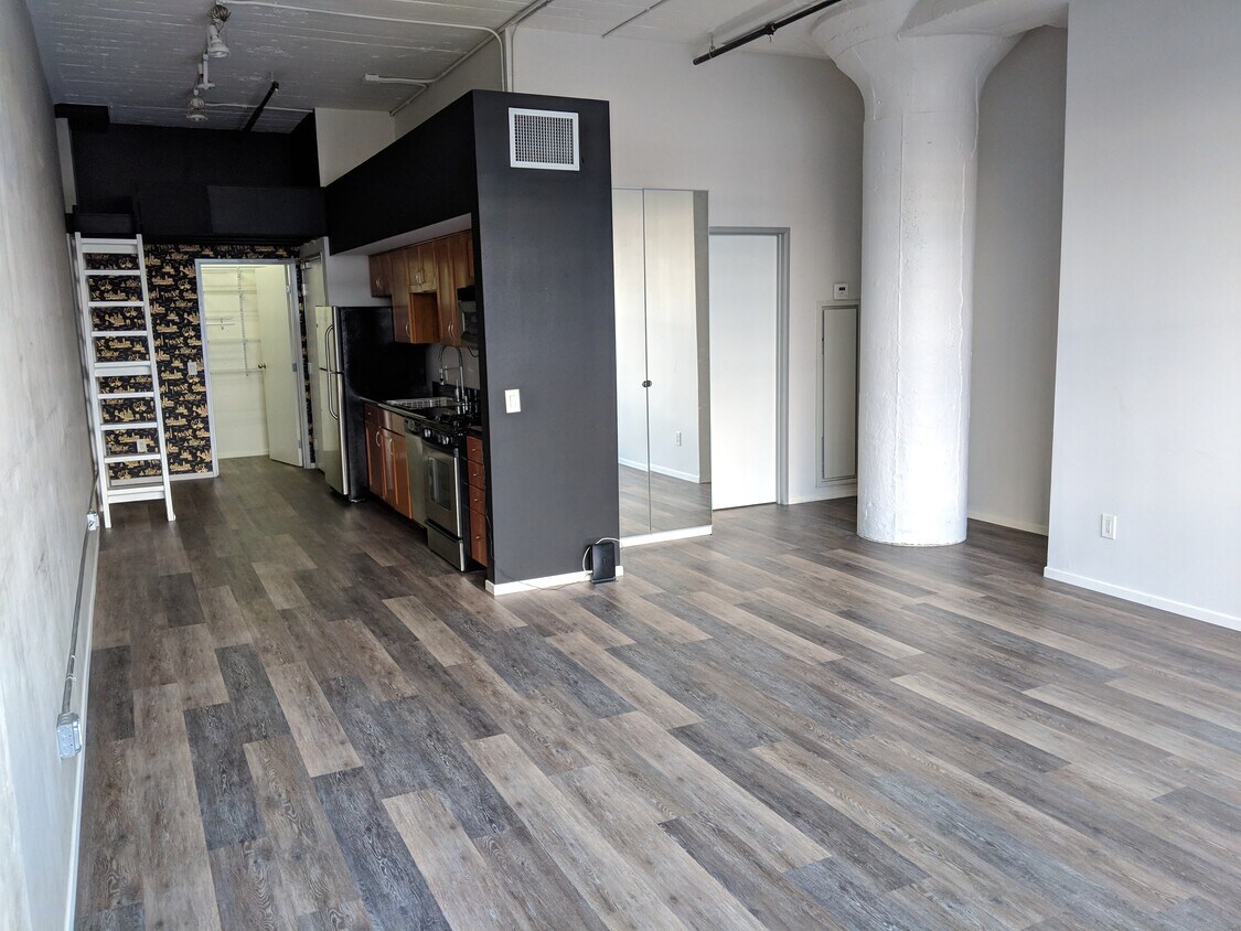 Building Photo - 420 San Pedro St