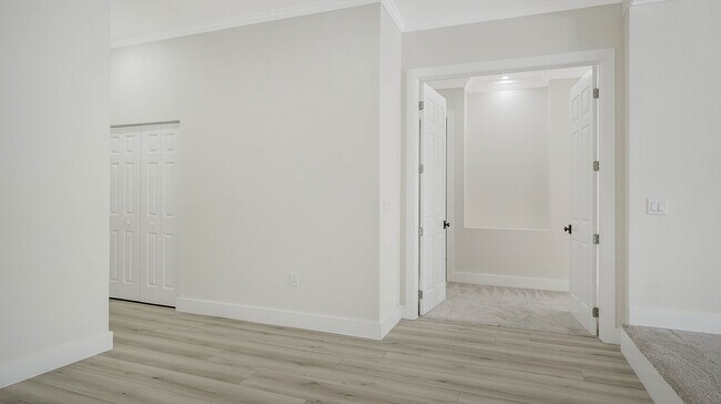 Building Photo - 6706 Oakmont Way
