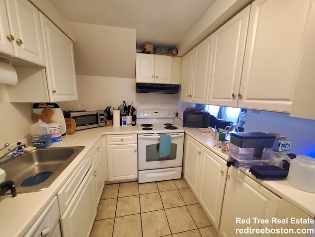 Building Photo - 8-10 Glencoe St. Unit 1