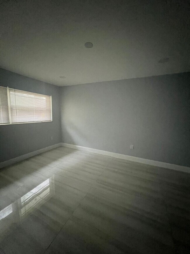 Foto del edificio - Corner Townehome 3Bed /2Bath