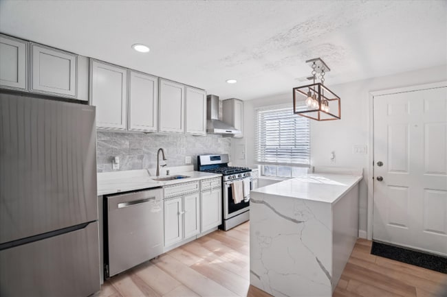 Foto del edificio - 1925 Dutch Village Dr